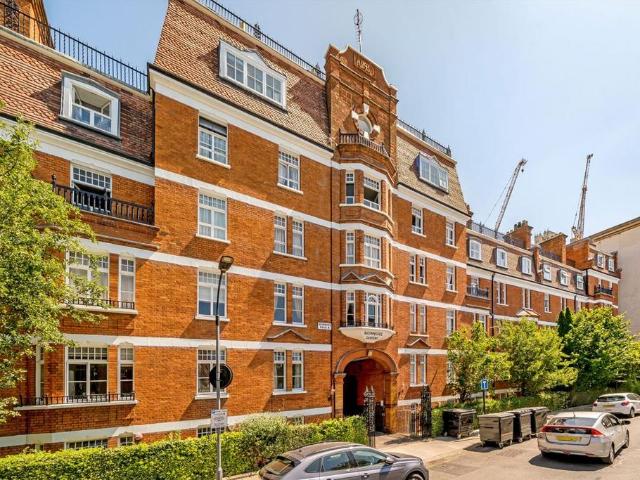 Apartment for rent in West Kensington, Greater London