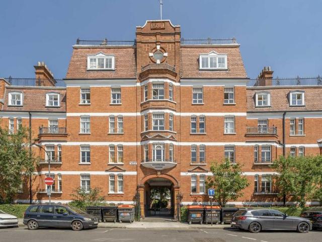 Apartment for rent in West Kensington, Greater London