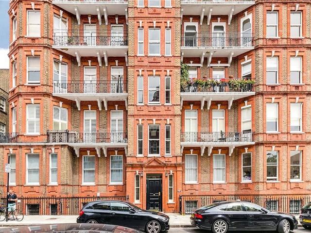 Apartment for rent in West Kensington, Greater London
