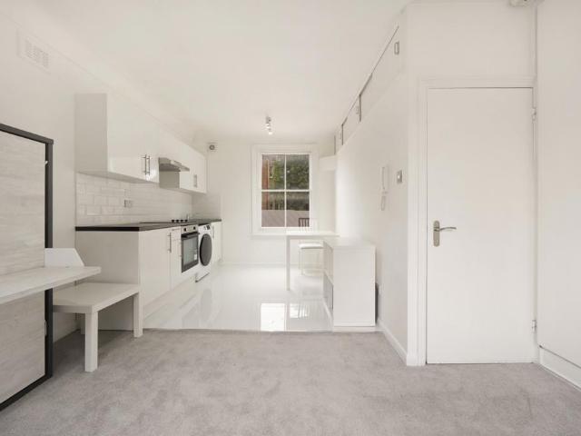 Apartment for rent in West Kensington, Greater London