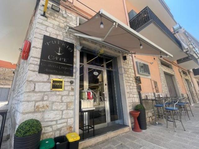 Locale Commerciale in vendita a Puglia, Barletta-andria-trani
