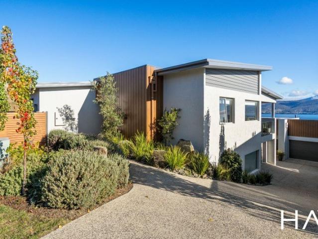 Townhouse for sale in Derwent Shores, Hobart