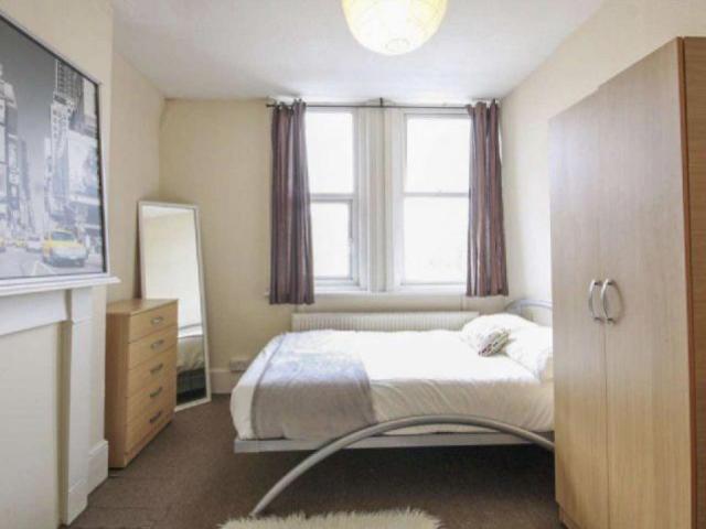 Room for rent in Kilburn, Greater London