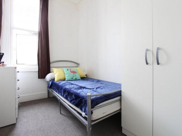 Room for rent in Kilburn, Greater London