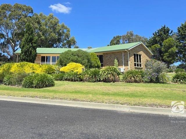 House for sale in Victoria