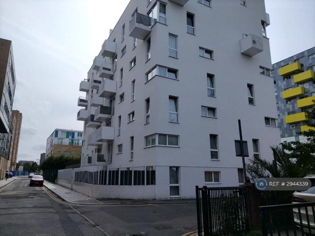 Apartment for rent in Roding Riverside, Greater London