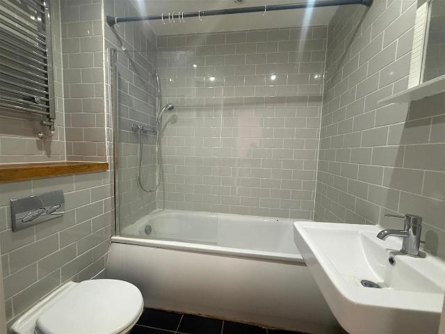 Apartment for rent in Roding Riverside, Greater London