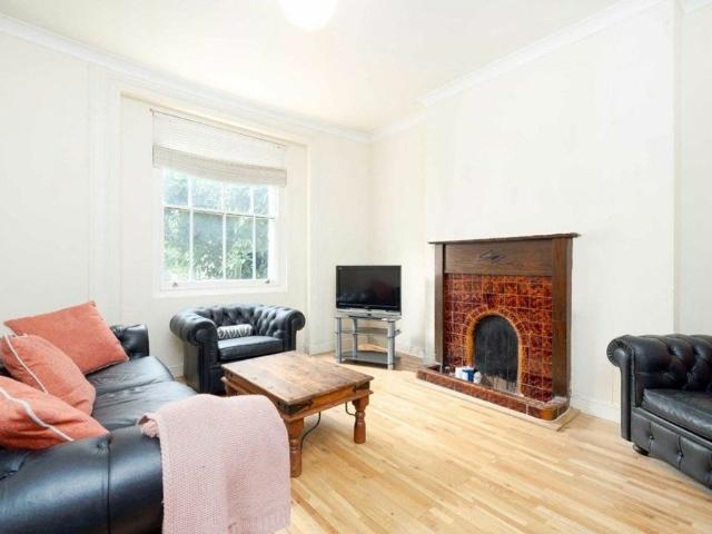 House for rent in Holloway, Cat Hill