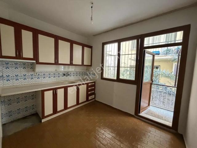 Bayrakli, İzmir içerisinde kiralık mülk