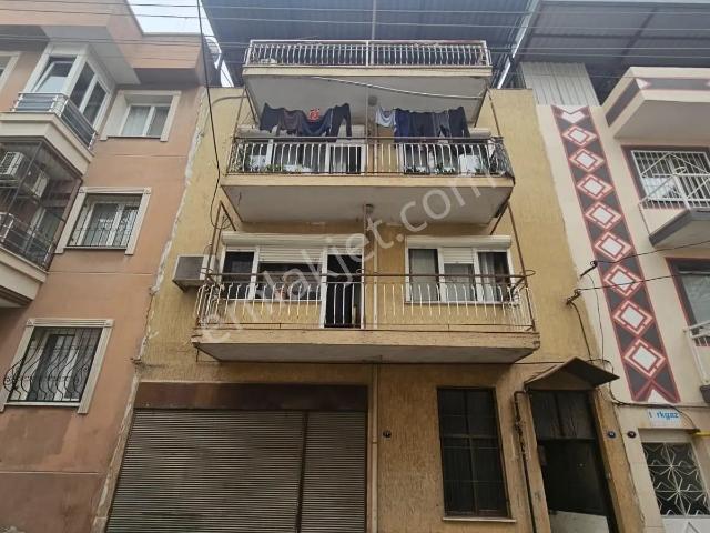 Bayrakli, İzmir içerisinde satılık Bina