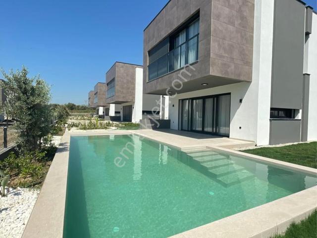 Kuşadasi içerisinde satılık Villa