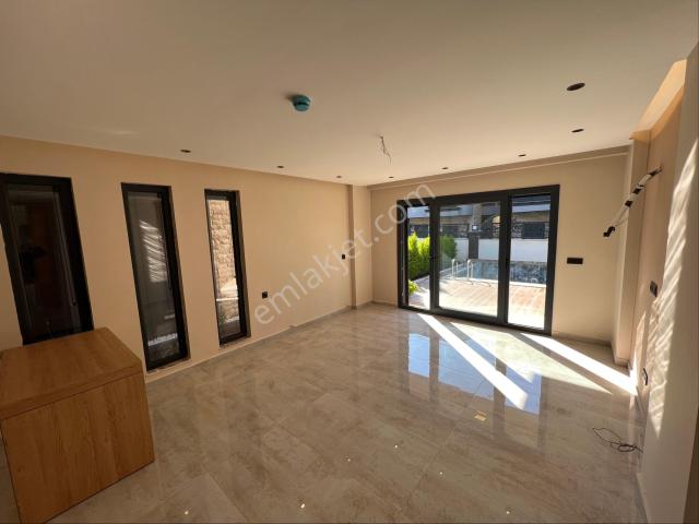 Kuşadasi içerisinde satılık Villa