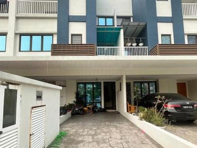 Townhouse for sale in Sepang, Tanjong Sepat