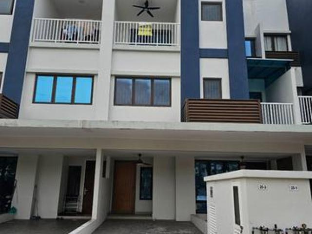 Townhouse for rent in Tanjong Sepat, Selangor