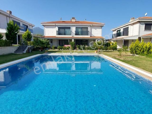 Kuşadasi içerisinde satılık Villa