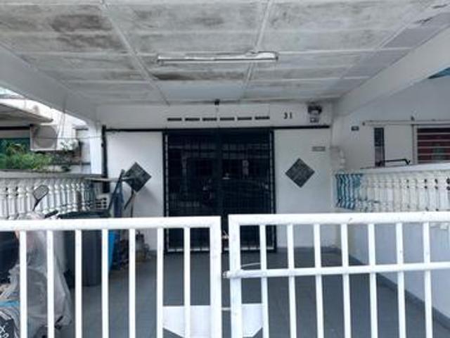 Terraced House for sale in Malaka