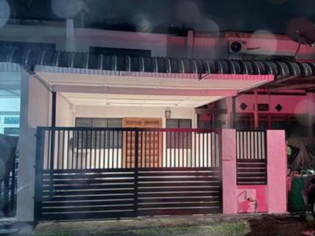 Terraced House for sale in Malaka