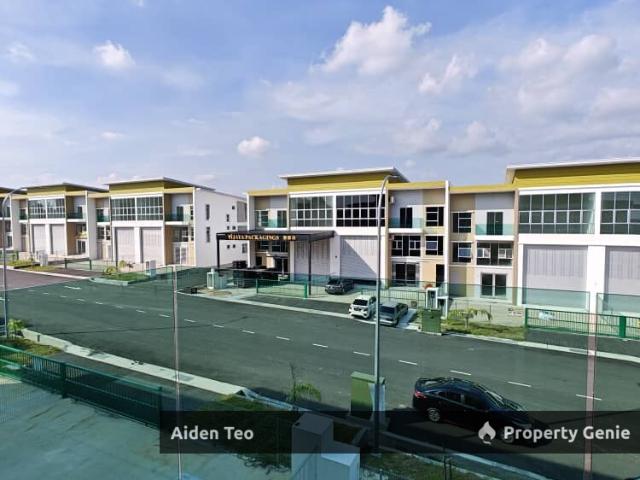 Warehouse for sale in Malaka
