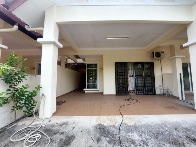 Terraced House for sale in Malaka