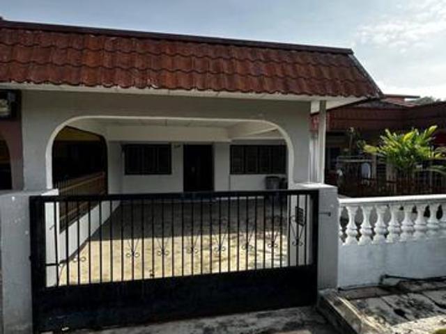 Terraced House for sale in Malaka