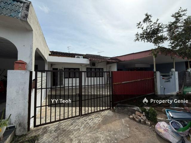 Terraced House for sale in Malaka
