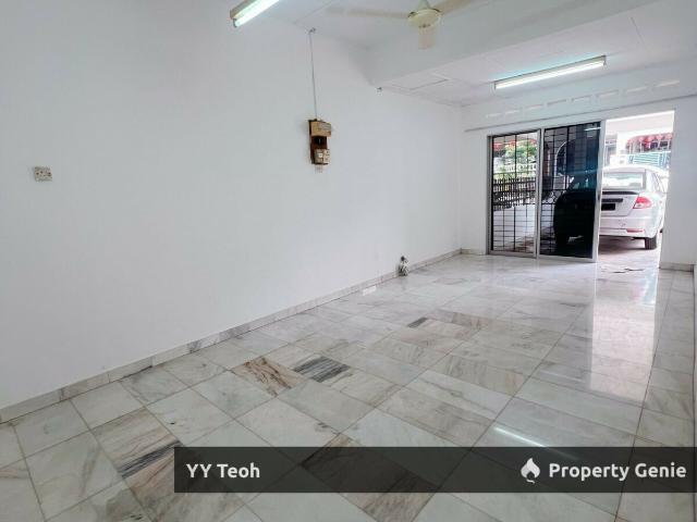 Terraced House for sale in Malaka