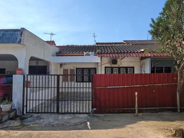 Terraced House for sale in Malaka