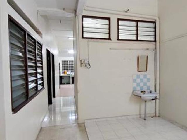 Terraced House for sale in Malaka