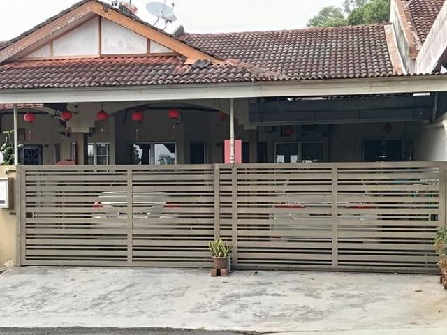 Terraced House for sale in Malaka