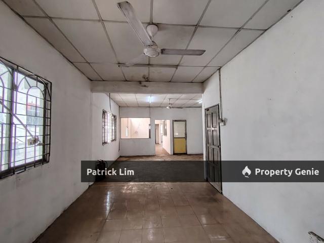 Shop for rent in Malaka