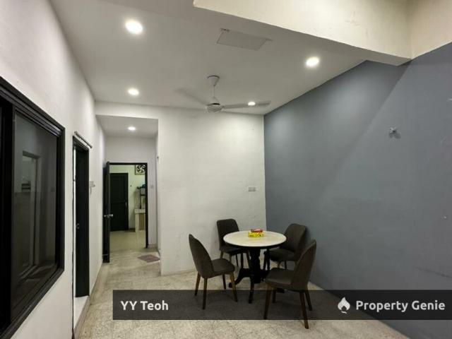 Terraced House for sale in Malaka