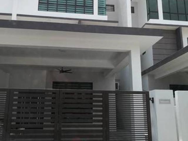 Terraced House for sale in Malaka