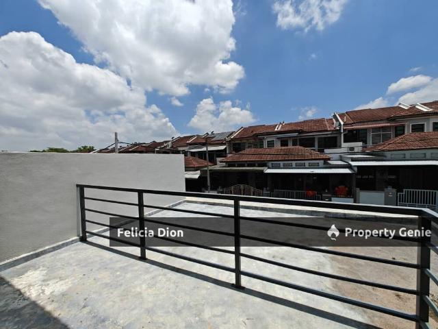 Terraced House for sale in Malaka