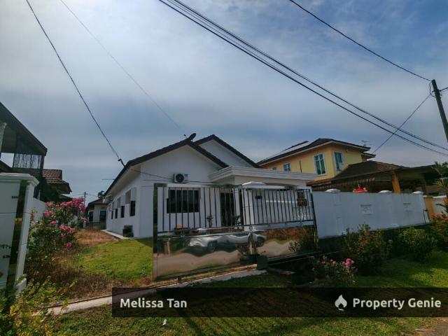 Bungalow for sale in Malaka