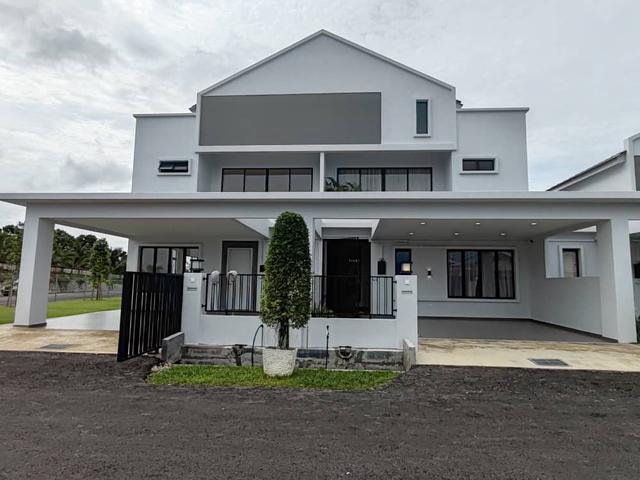 Terraced House for sale in Malaka