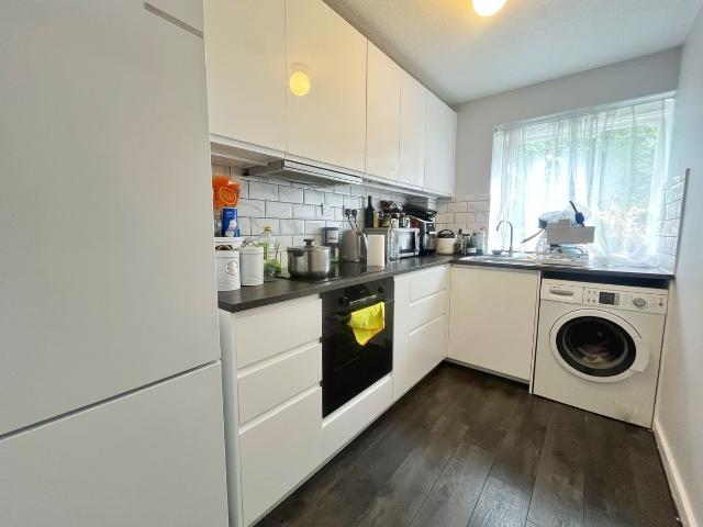 Apartment for rent in Maryland, Greater London