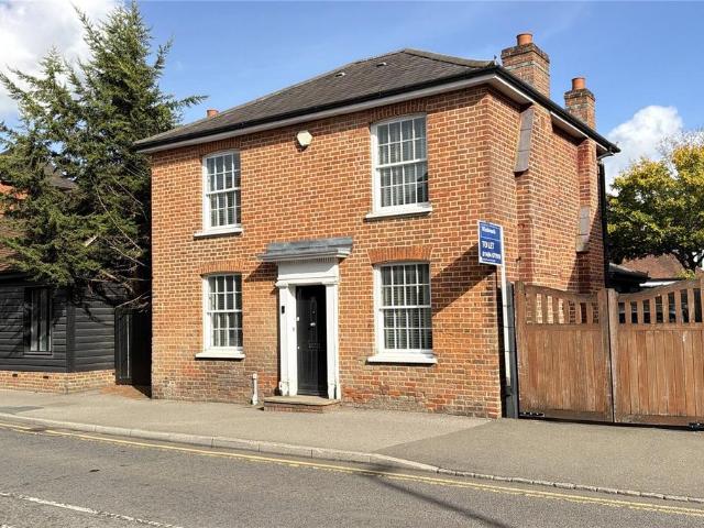House for rent in Beaconsfield Old Town, Beaconsfield