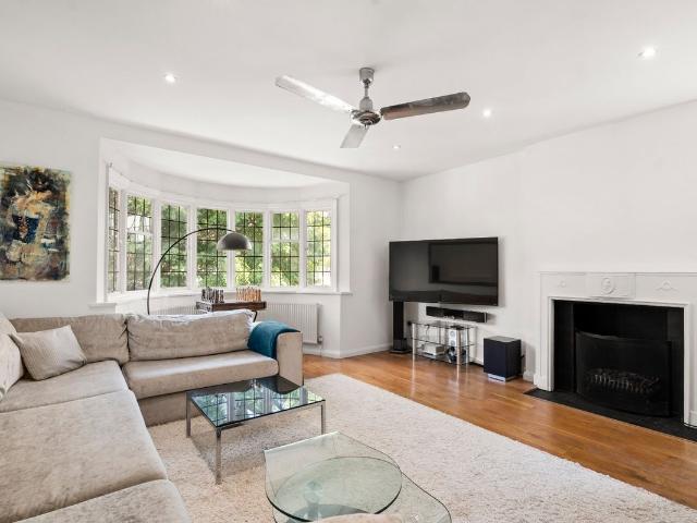 House for rent in Brondesbury, Greater London