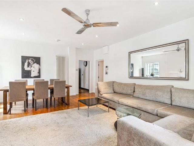 Apartment for rent in Brondesbury, Greater London