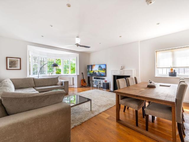 Apartment for rent in Brondesbury, Greater London
