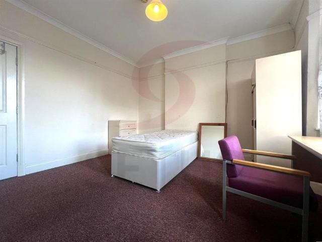 Room for rent in Aylestone Park, Leicester