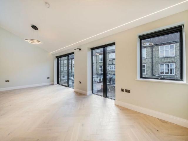 Townhouse for rent in Muswell Hill, Greater London