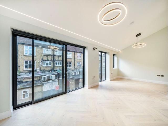 Townhouse for rent in Muswell Hill, Greater London