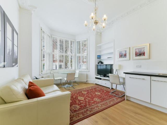 Apartment for rent in Brook Green, Greater London