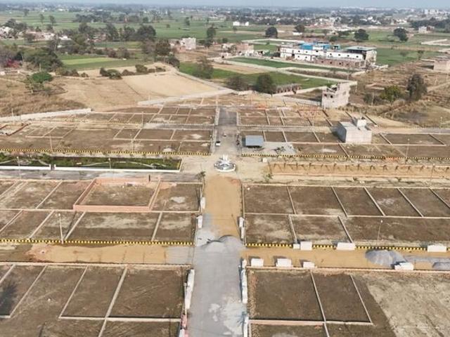 Commercial for sale in Surat, Gujarat