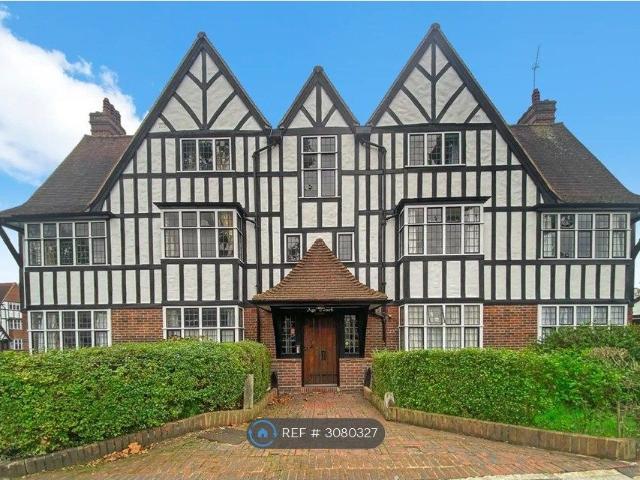 Apartment for rent in Hanger Hill Garden Estate, Greater London