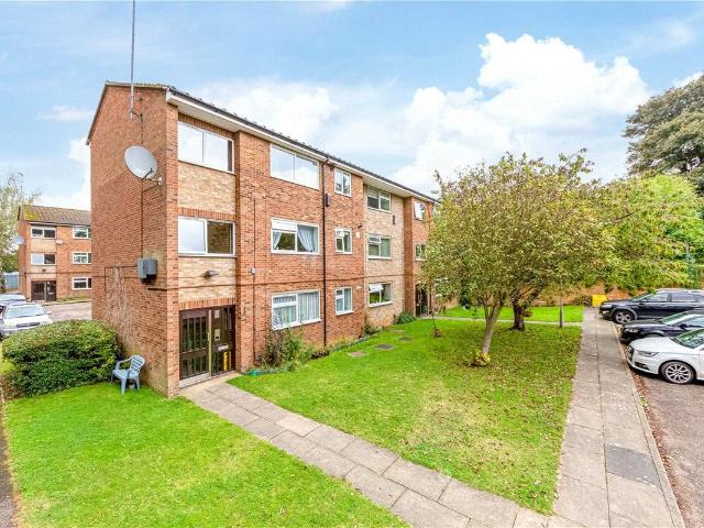 Apartment for rent in Hatching Green, Five Acres