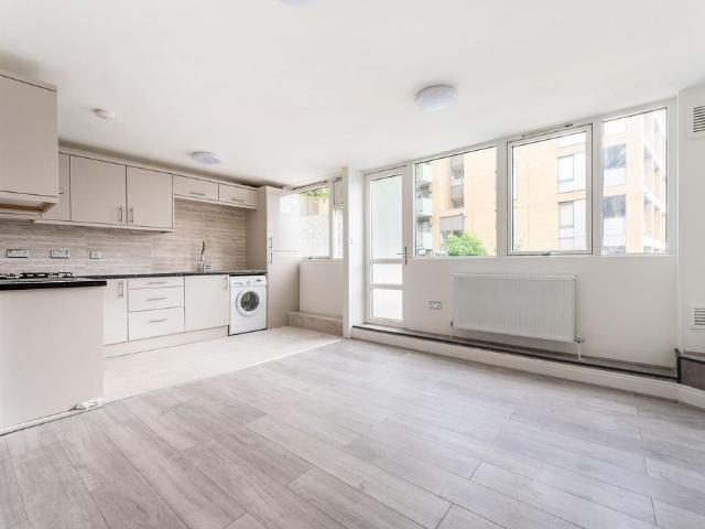 House for rent in Stockwell, Greater London