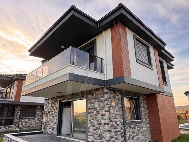 Ayvalik, Balikesir içerisinde satılık Villa