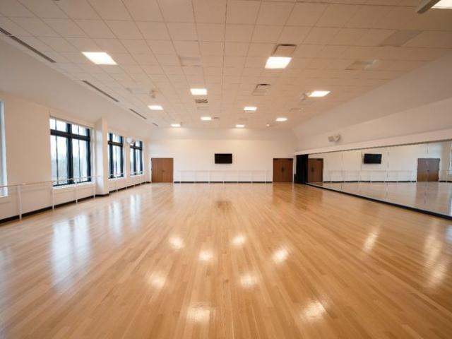 Commercial for rent in Deri